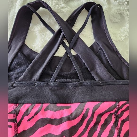 Xersion Womens Swim Top.  Built in Bra.  Fucia/Black Size M.  Razor Back - Picture 4 of 5